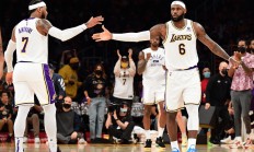 jnh-全明星赛赛程吃紧，埃因霍温关键时刻官宣签约，质疑声仍在，更衣室氛围转暖的简单介绍