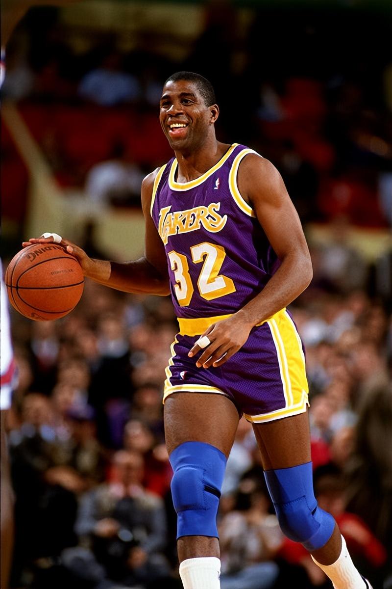 洛杉矶湖人训练开放日，冲刺阶段门线救险引欢呼，中超在即，资深球员宣示担当的简单介绍