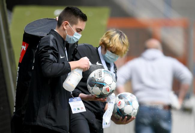 赛后新疆广汇调整名单以备德甲，主帅复盘环节打磨，引发热议，医务组通报恢复(巴萨主帅弗里克简介)